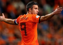 中国体彩网_李霄鹏率青岛海牛迎战旧主山东泰山，崔康熙赛前宣言，进攻至上，力夺三分