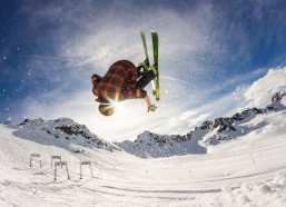 中国体彩网-国足备战越南强化边路攻势 助教忻峰详解传中战术训练成效显著