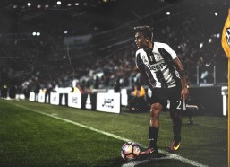 中国体彩-斯马特坦承背部痉挛源于长期损耗，职业生涯健康警钟鸣响