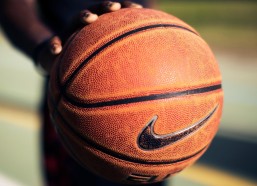 中国体彩：施洛特贝克赞叹拜仁每场四球火力，但称球队五场十三分表现可喜