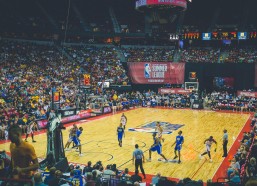 中国体彩网-北岸花园上演惊天逆转！残阵绿军单节48分打懵魔术，霍华德30分里程碑之夜沦为空砍