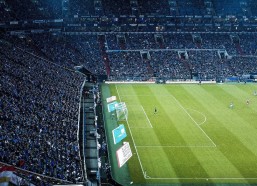 中国体彩网：猎杀序幕拉开，Faker与Peanut称霸英雄联盟巴西服务器