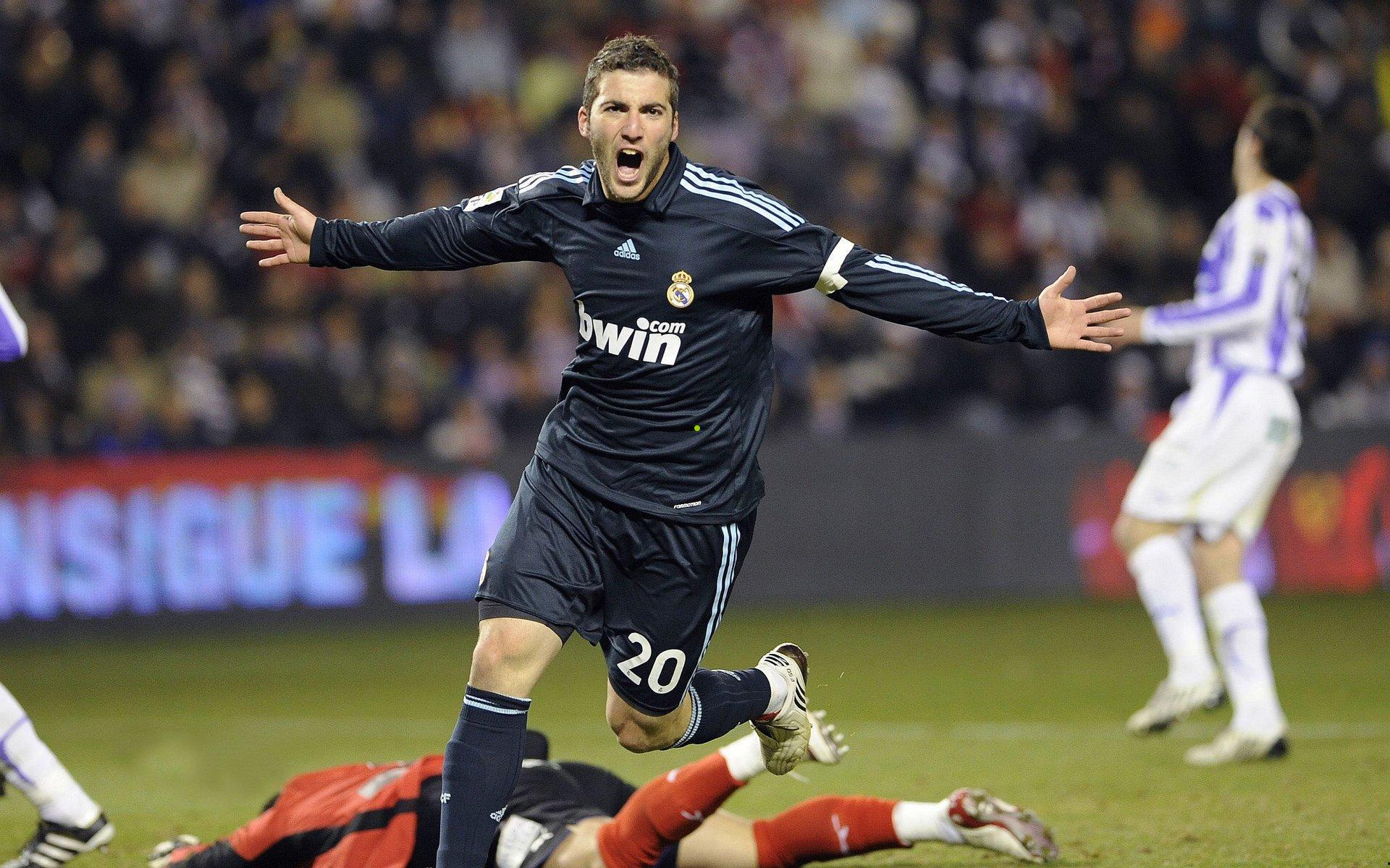 官宣，中国球员王者归来！五大联赛终迎东方力量，新赛季有望锁定主力席位 时隔多年，欧洲足坛再奏华夏强音；技术特点完美契合，俱乐部高层直言他是关键拼图