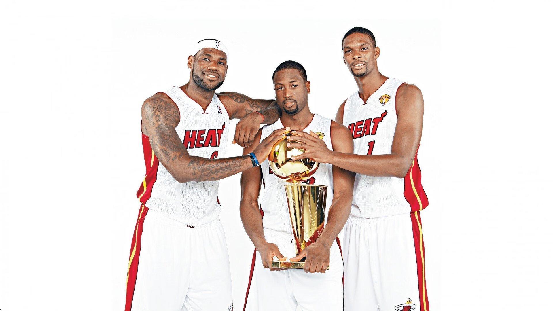 巴黎人报盛赞孔德，时尚偶像与球场斗士的双重奏鸣